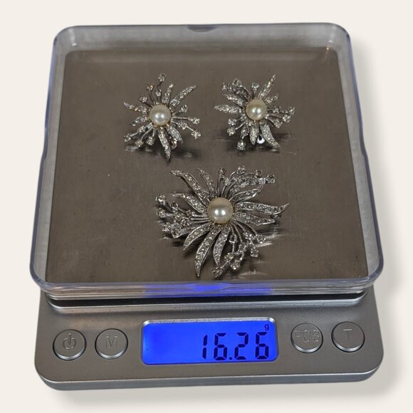 V. White Rhinestone & Faux Pearl Floral Demi Parure - Picture 10 of 10